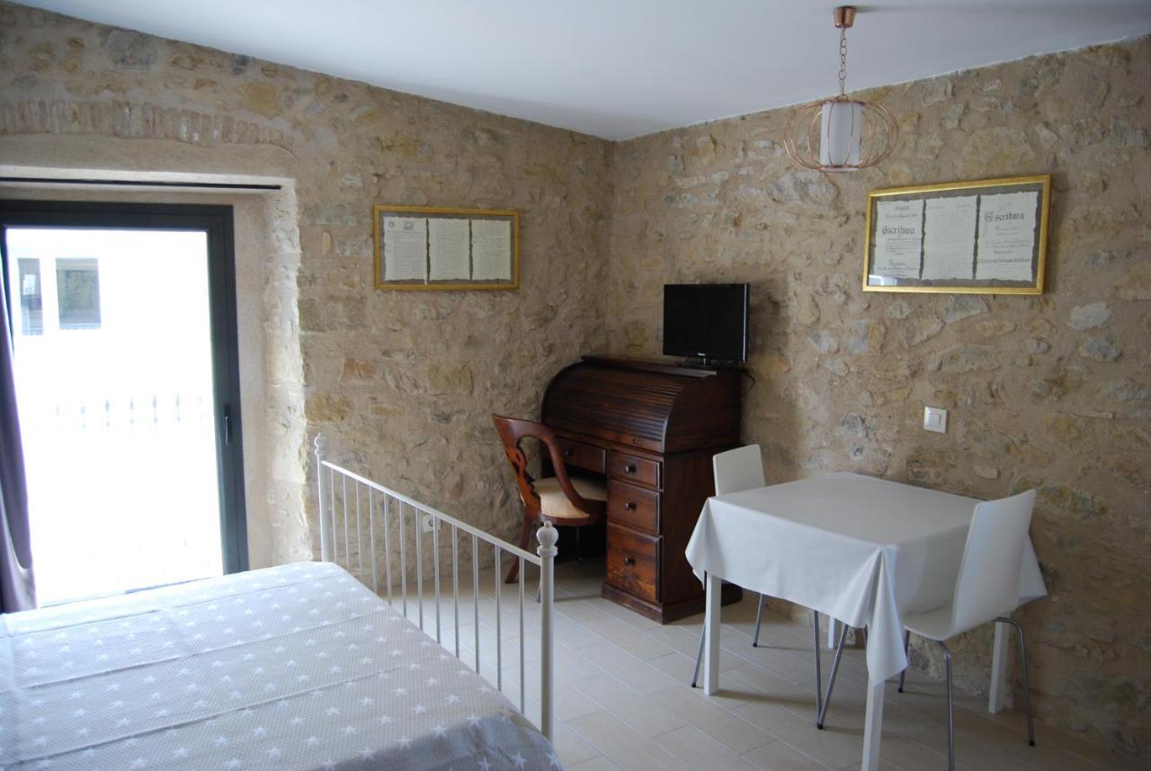 Fonda Comerc Estudio Doble Torroella De Montgri Exterior photo