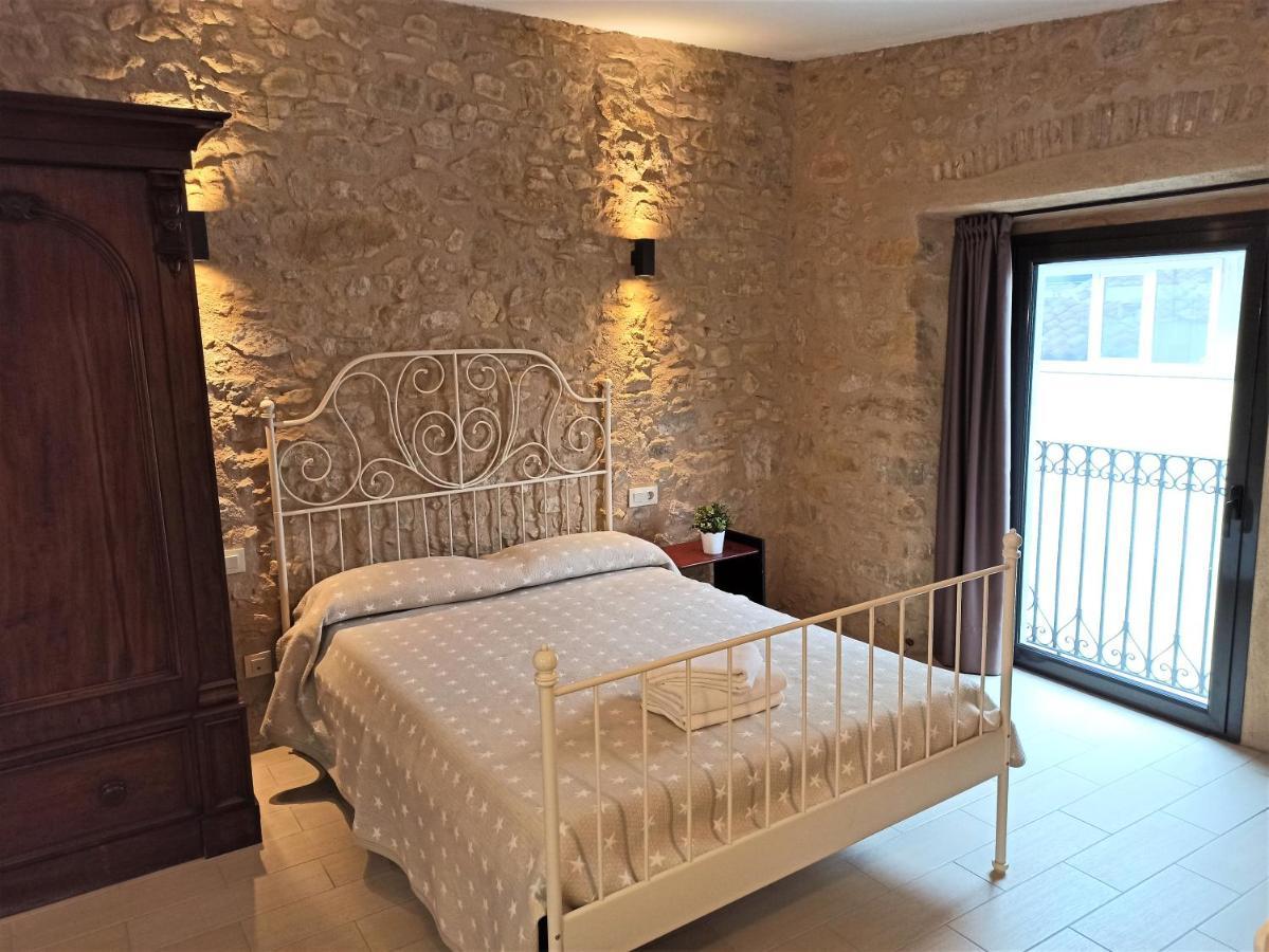 Fonda Comerc Estudio Doble Torroella De Montgri Exterior photo